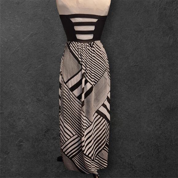 Sweet Storm Maxi Dress Size M - Picture 2 of 6